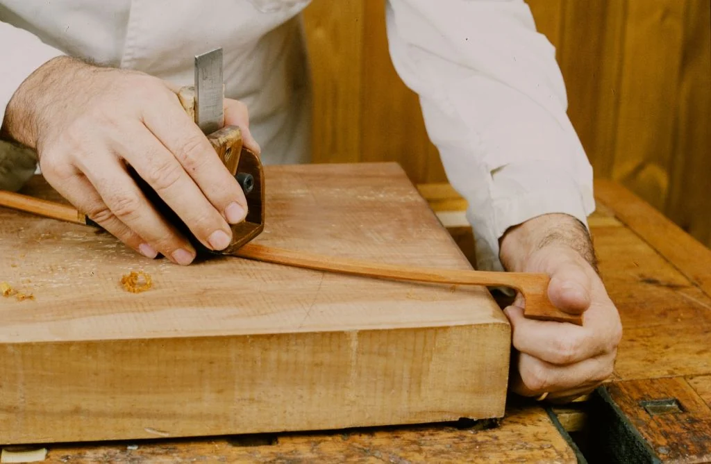 Sgrossatura della bacchetta con la pialla