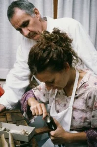 Giovanni Lucchi e un allievo durante il lavoro