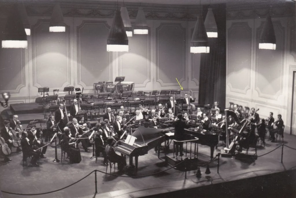 Un’orchestra in una fotografia d’archivio