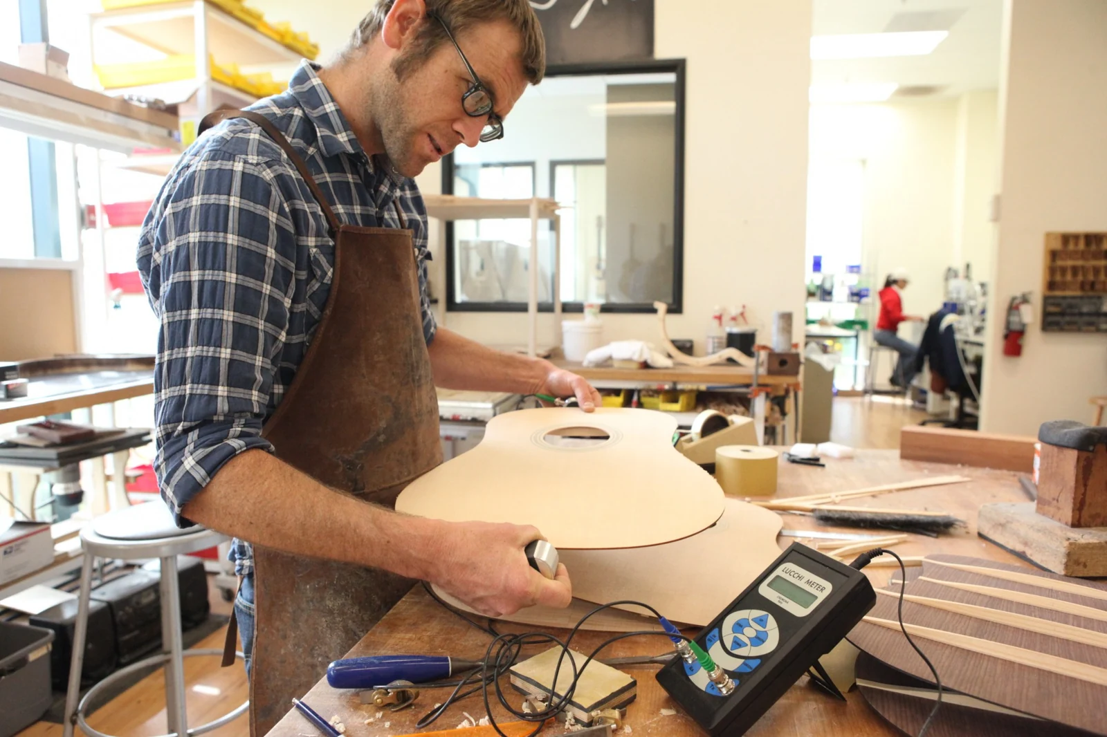 Andy Powers di Taylor Guitars con il LucchiMeter